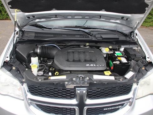 Used 2012 Dodge Grand Caravan Crew FWD image 20