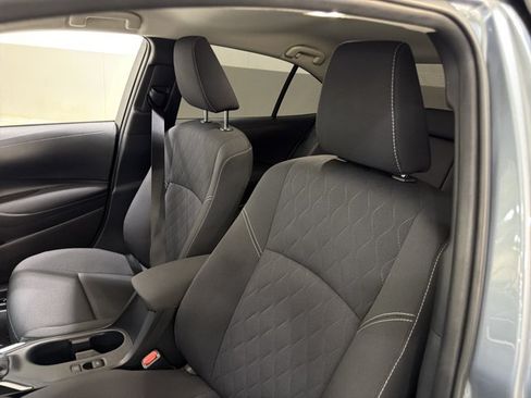 Used 2025 Toyota Corolla LE w/ Convenience Package FWD image 5