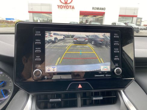 Used 2022 Toyota Venza XLE image 21