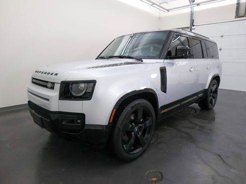 Used 2024 Land Rover Defender 130 X-Dynamic SE AWD/4WD image 7