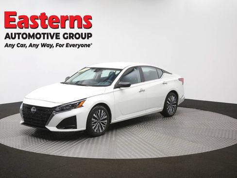 Used 2025 Nissan Altima 2.5 SV FWD image 53