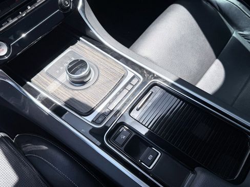 Used 2017 Jaguar XF S RWD image 10
