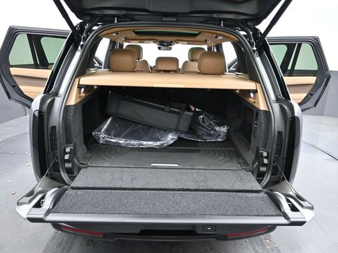 New 2025 Land Rover Range Rover SE image 17
