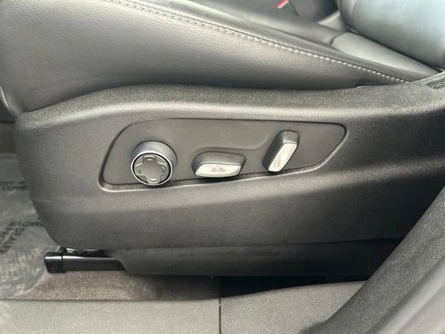 Used 2025 Cadillac XT4 Premium Luxury FWD image 43