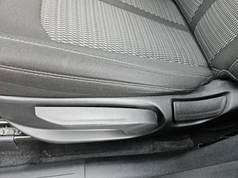 Used 2023 Kia Sorento LX image 9