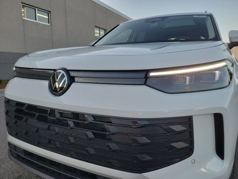 New 2026 Volkswagen Tiguan SE AWD/4WD image 26