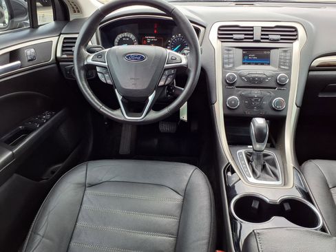 Used 2015 Ford Fusion SE w/ Equipment Group 202A image 6