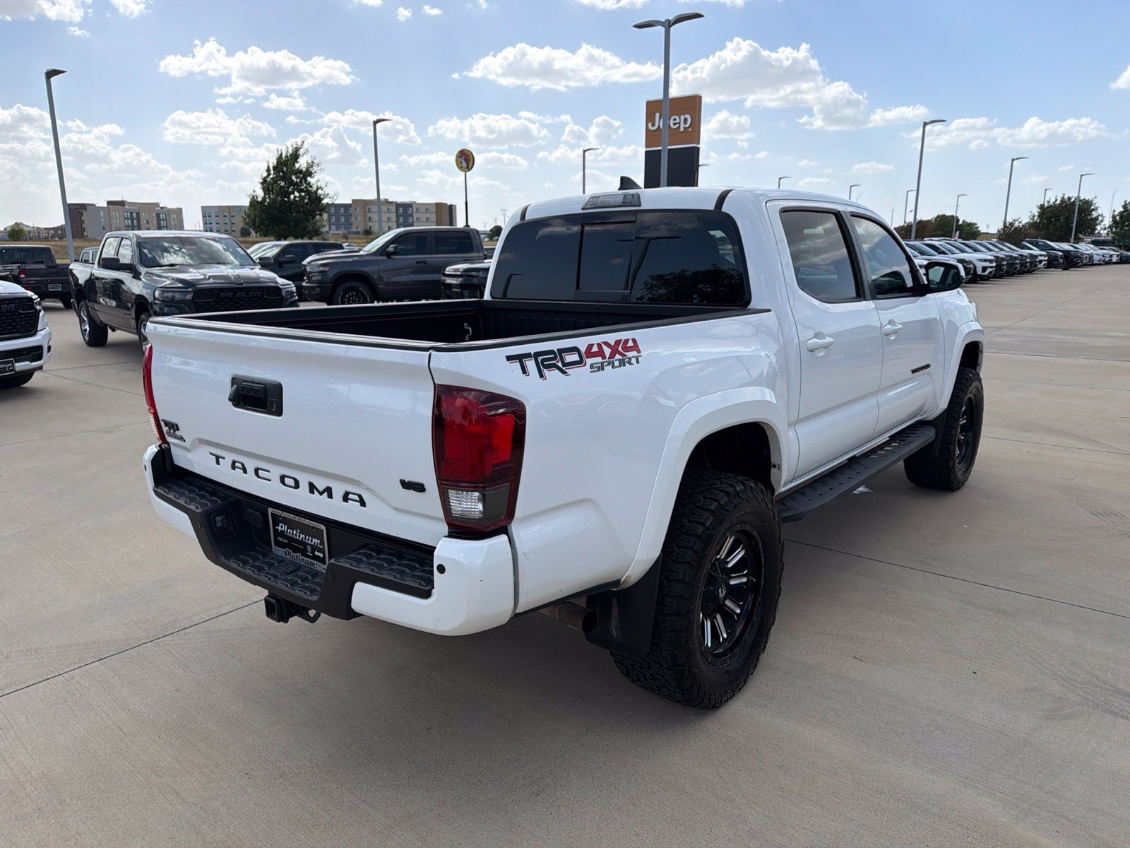 Used 2018 Toyota Tacoma TRD Sport w/ Technology Package AWD/4WD image 5