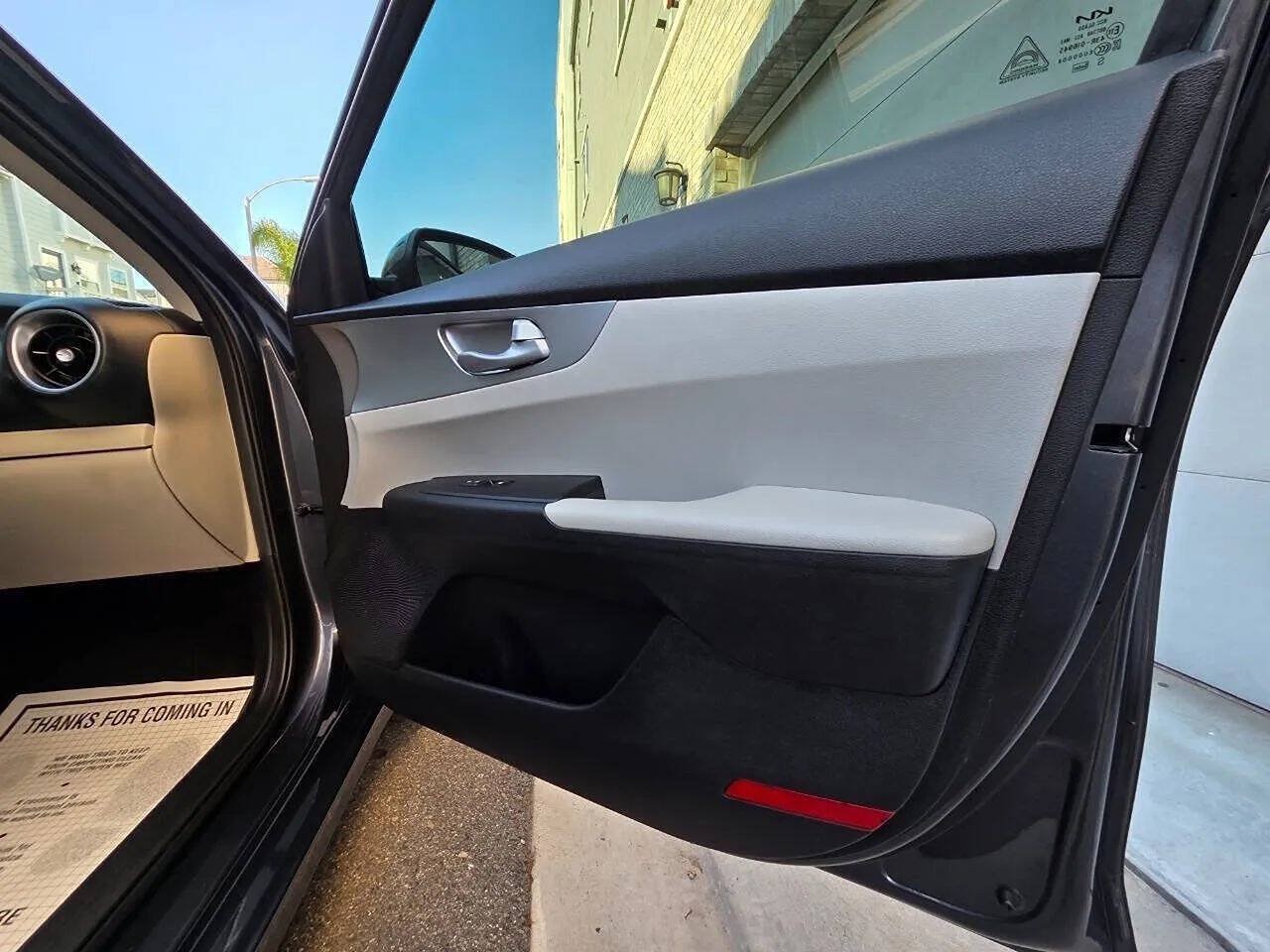 Used 2022 Kia Forte LXS w/ LXS Technology Package FWD image 17