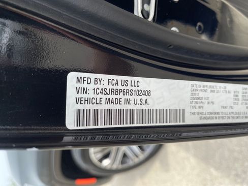 Used 2024 Jeep Wagoneer L Series II RWD image 40
