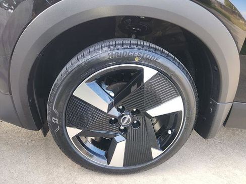 Certified 2025 Nissan Kicks SR image 30