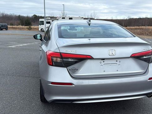 Used 2023 Honda Civic Sport image 9