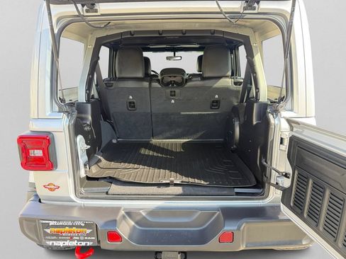 Used 2022 Jeep Wrangler Unlimited Rubicon w/ LED Lighting Group AWD/4WD image 27