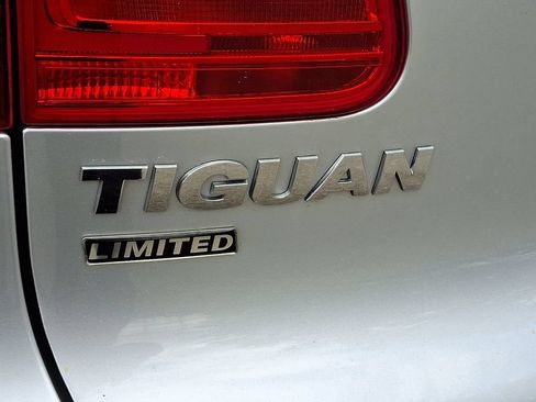 Used 2017 Volkswagen Tiguan Limited w/ Premium Package AWD/4WD image 30