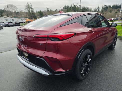 Used 2024 Buick Envista Sport Touring image 3