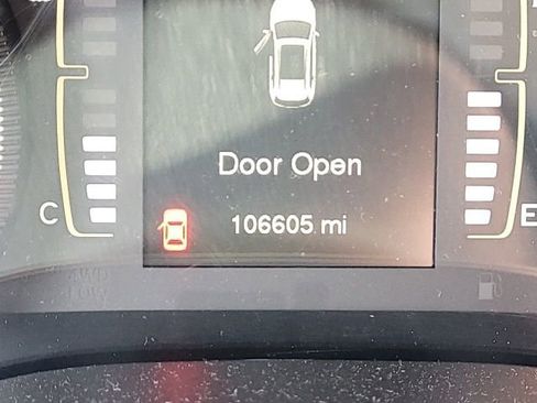 Used 2016 Jeep Cherokee Latitude w/ Cold Weather Group image 2