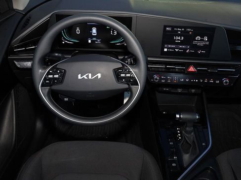 Used 2024 Kia Niro LX FWD image 17