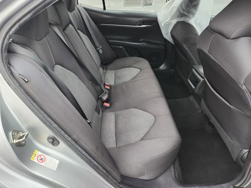 Used 2019 Toyota Camry LE w/ Convenience Package FWD image 17