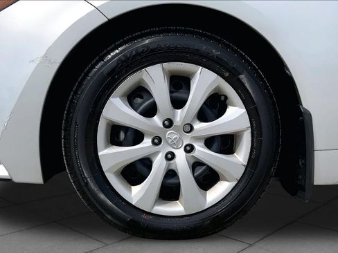 Used 2025 Toyota Corolla LE FWD image 10
