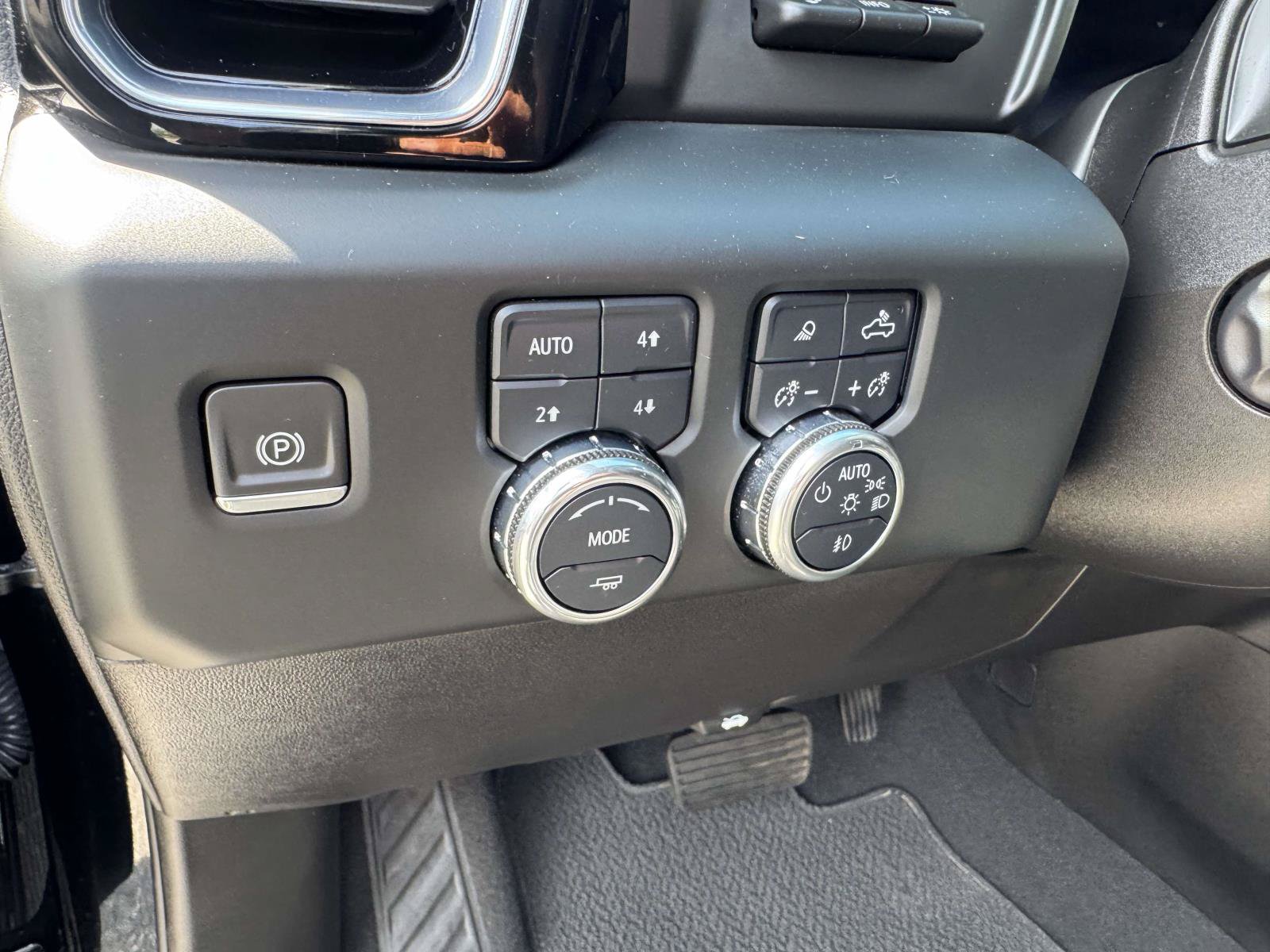 Used 2024 GMC Sierra 1500 Denali w/ Technology Package AWD/4WD image 35