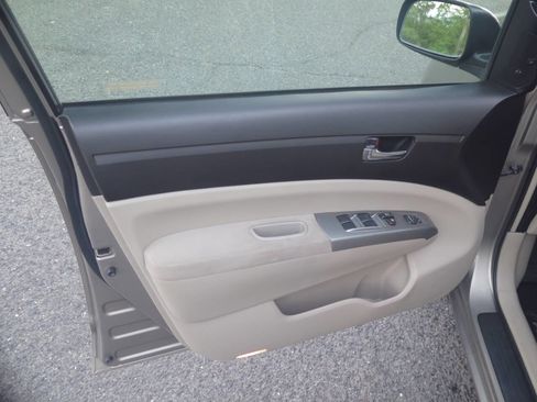 Used 2005 Toyota Prius FWD image 36