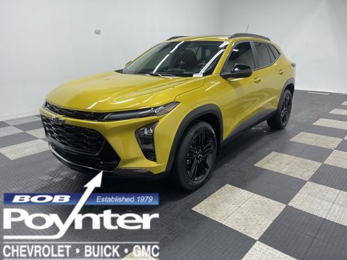 Used 2025 Chevrolet Trax ACTIV w/ Sunroof Package image 1