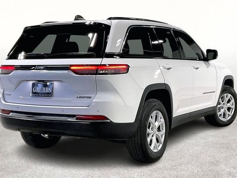 Used 2023 Jeep Grand Cherokee Limited image 2