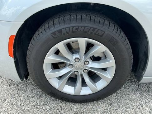 Used 2023 Chrysler 300 Touring RWD image 28
