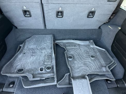 Used 2024 Jeep Wrangler Sahara image 35