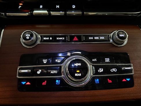 Used 2023 Lincoln Aviator Reserve w/ Equipment Group 201A image 19