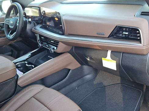 New 2026 Chevrolet Suburban High Country RWD image 25