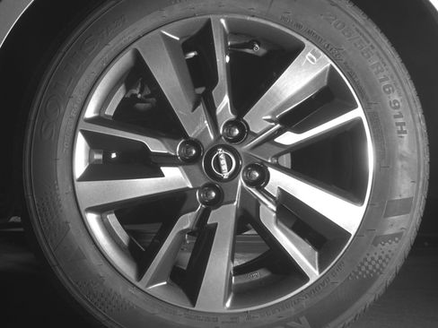 Used 2025 Nissan Versa SV FWD image 14