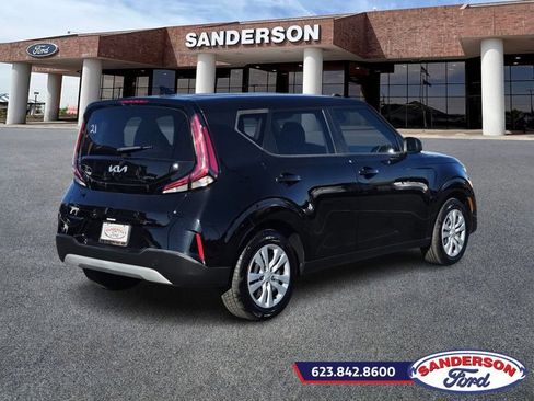 Used 2023 Kia Soul LX image 3