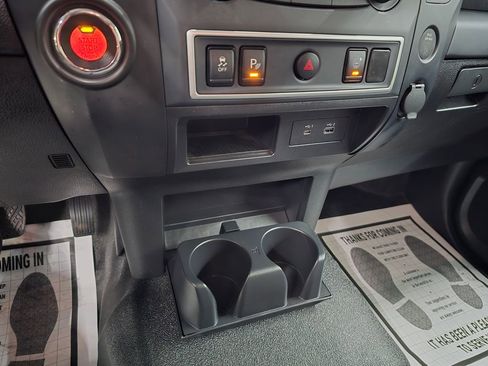 Used 2022 Nissan Titan S image 25