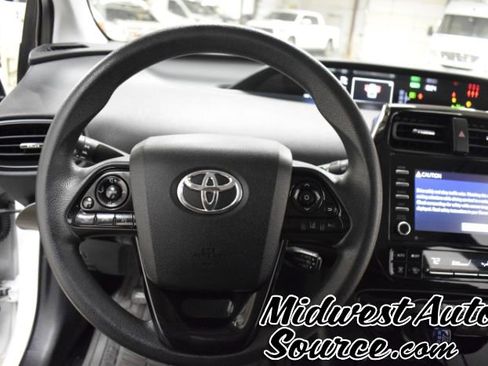 Used 2022 Toyota Prius L Eco image 15