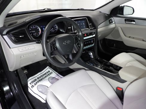 Used 2018 Hyundai Sonata SE w/ Cargo Package FWD image 9