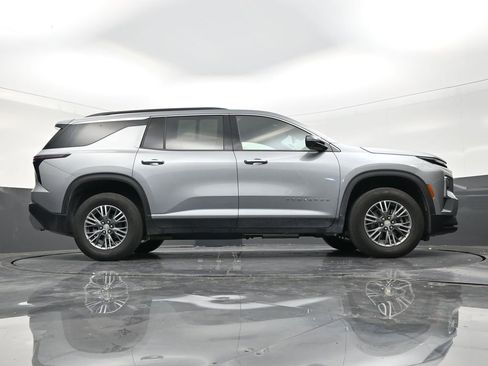 Used 2024 Chevrolet Traverse LT FWD image 25