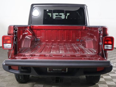 Used 2022 Jeep Gladiator Sport image 12