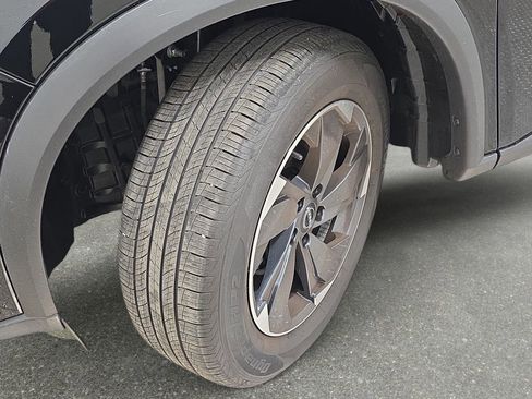 Used 2025 Nissan Rogue SV image 29