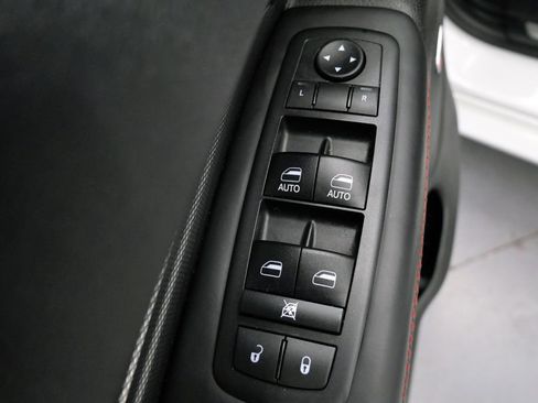Used 2018 Dodge Durango R/T w/ Technology Group RWD image 13