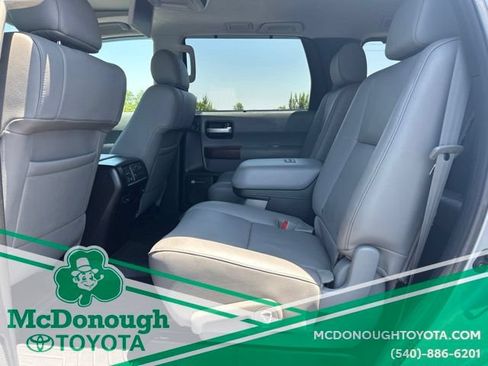 Used 2016 Toyota Sequoia Platinum AWD/4WD image 10