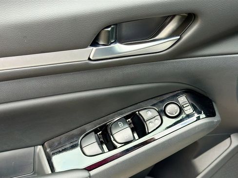 New 2025 Nissan Altima 2.5 SL image 18