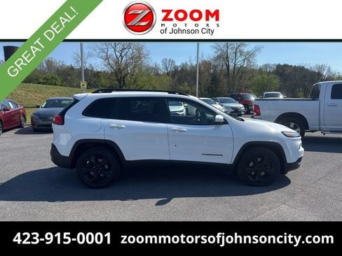 Used 2018 Jeep Cherokee Latitude w/ Altitude Package FWD image 1