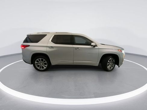 Used 2019 Chevrolet Traverse Premier w/ Driver Confidence II Package FWD image 5