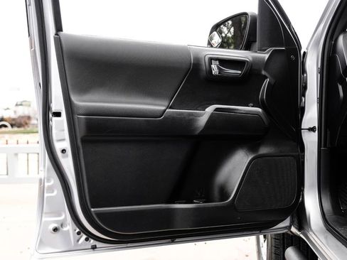 Used 2019 Toyota Tacoma TRD Off-Road image 39