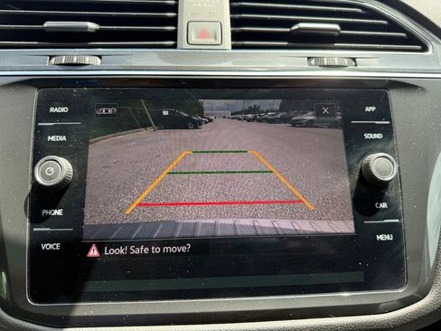 Certified 2022 Volkswagen Tiguan SE FWD image 25