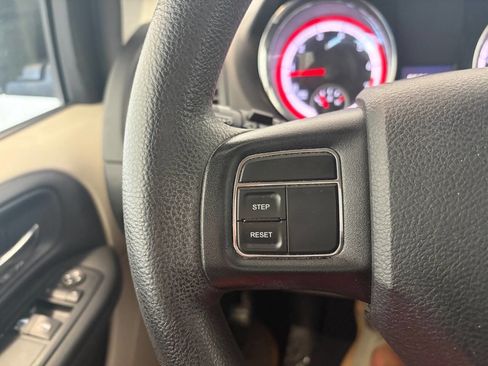 Used 2013 Dodge Grand Caravan SE FWD image 18