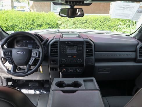 Used 2018 Ford F550 2WD Crew Cab Super Duty image 27