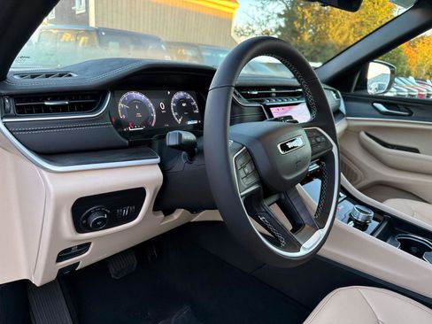New 2025 Jeep Grand Cherokee Limited image 8