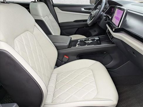 Used 2024 Volkswagen Atlas Cross Sport SEL Premium R-Line image 29